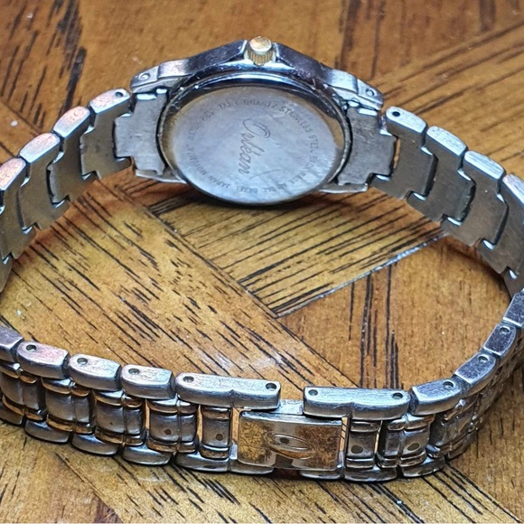 🦋10/$20🦋 Orlean Silver/Goldtone/Blue Stainless Steel Women's Watch w/Date - Picture 3 of 4